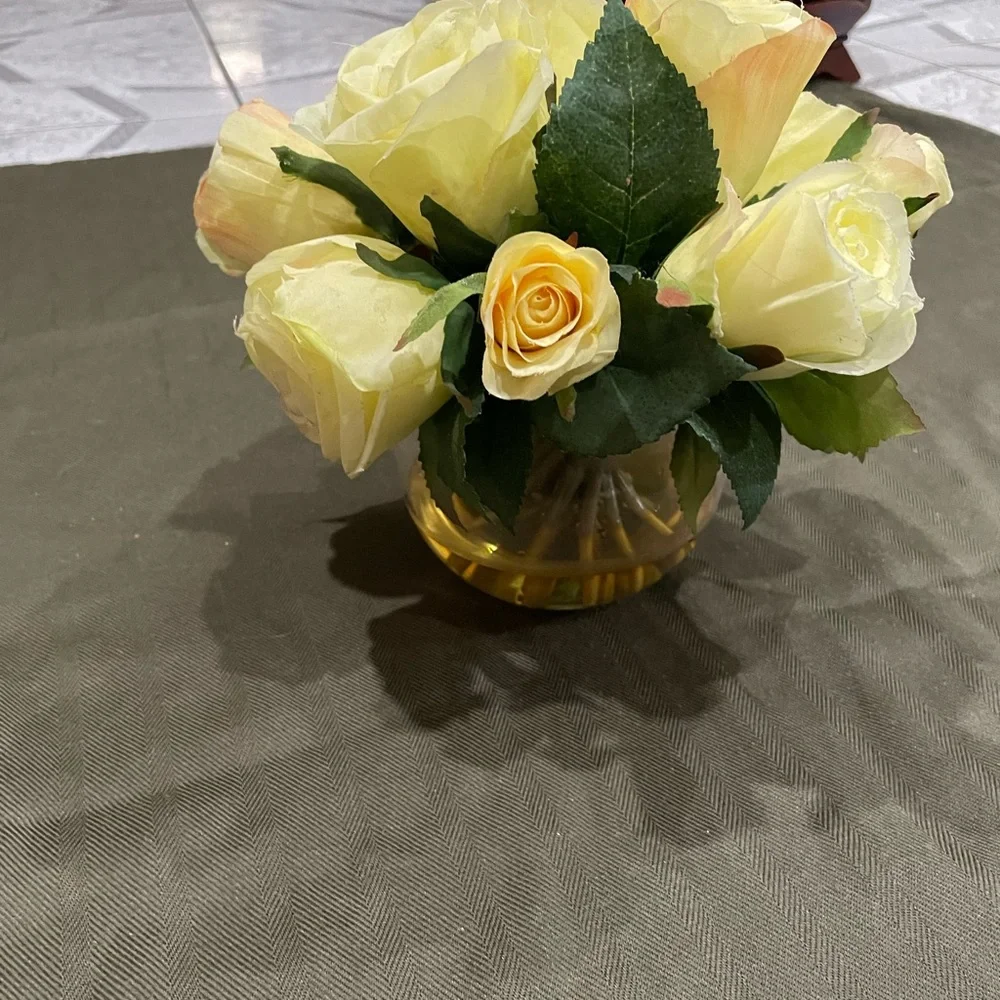 Elegant Cream Rose Arrangement in Glass Vase